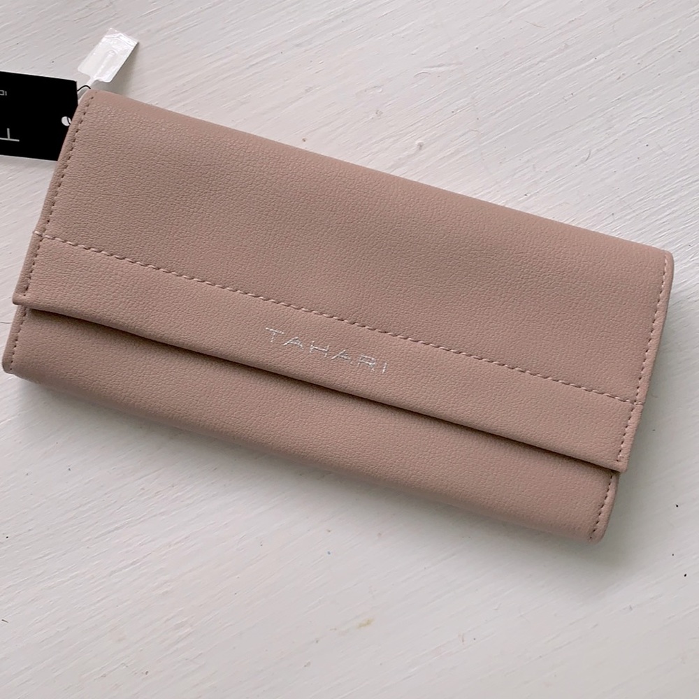 NWT women wallet RFIC
